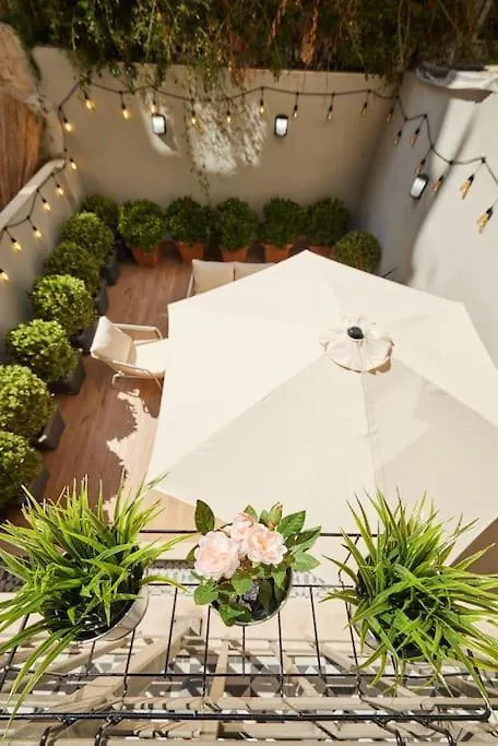 Hidden Gem 2 Min To Metro - Baysungur D1 Apartment Istanbul