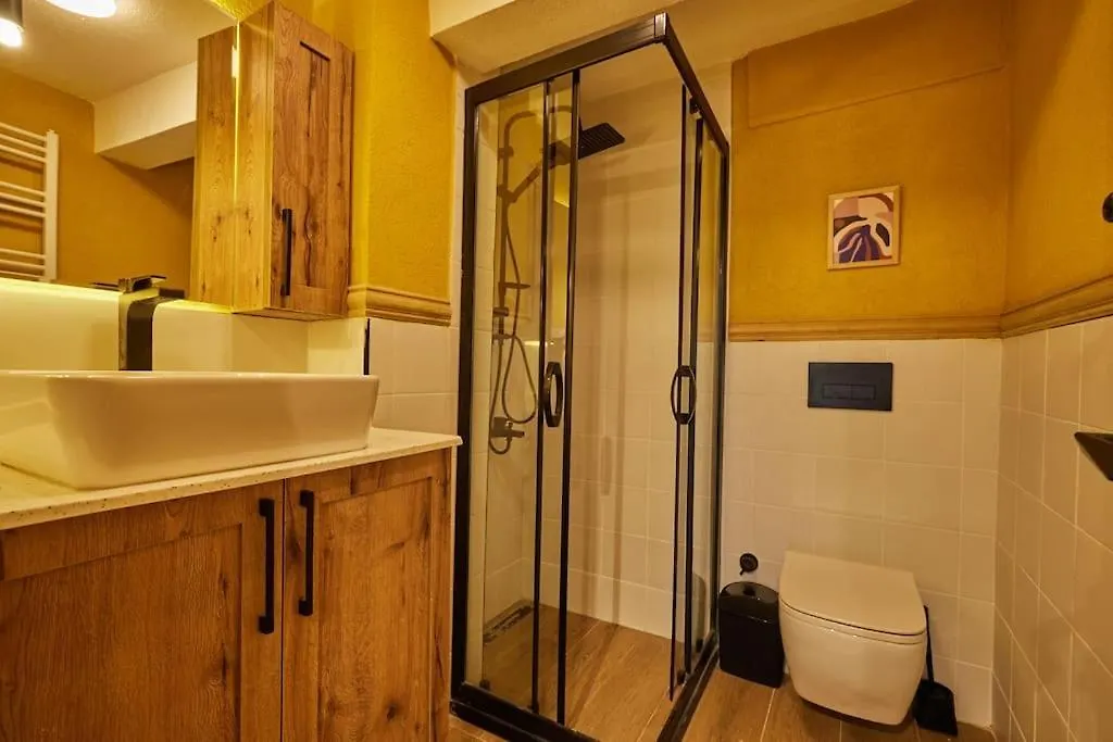 Hidden Gem 2 Min To Metro - Baysungur D1 Apartment Istanbul